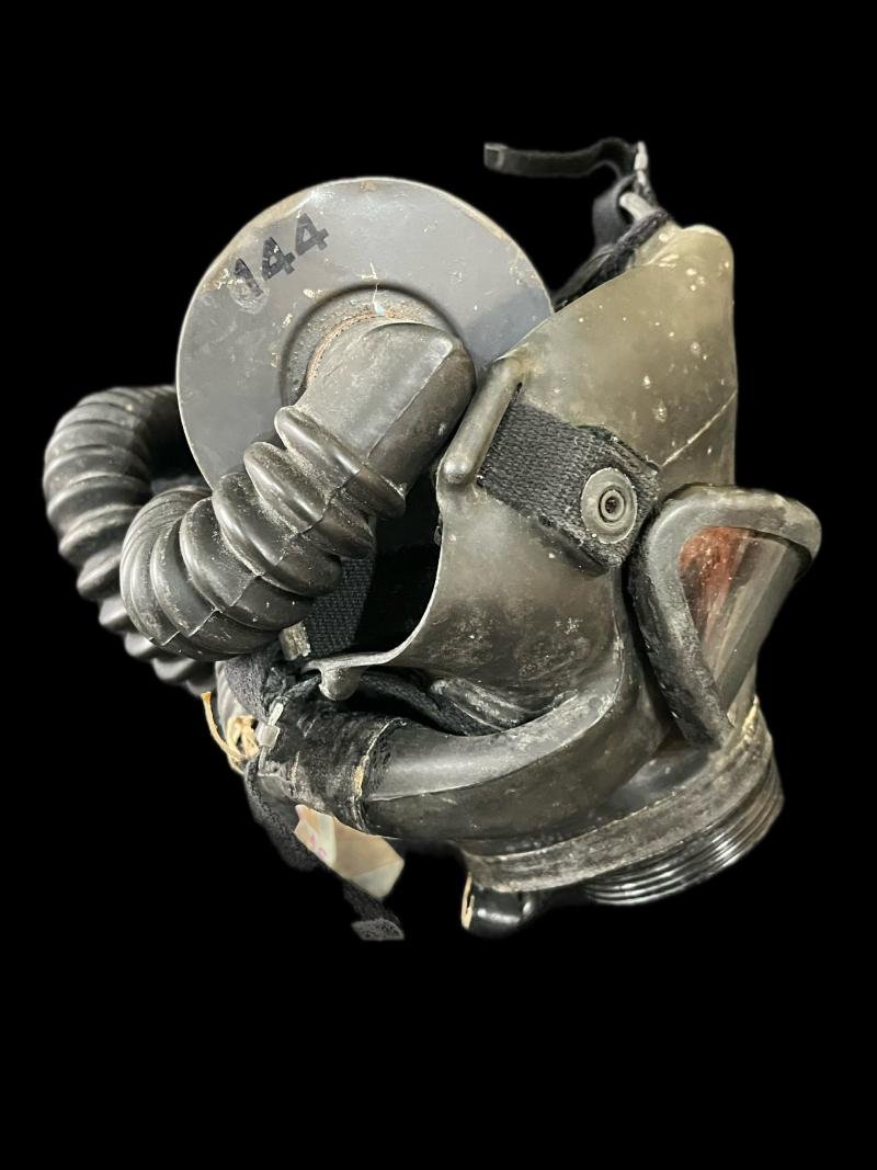 WW2 US U DIAPHRAGM GAS MASK — image 7