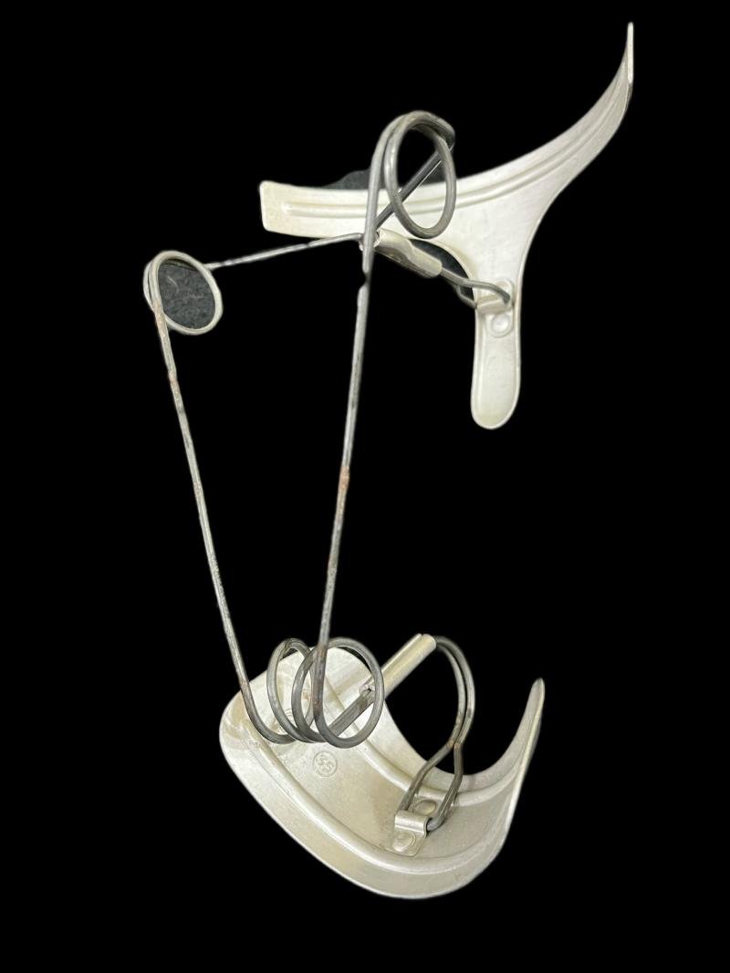 WW2 GERMAN ARMY GAS MASK STORAGE SPRING (MASKENSPANNER) — image 2