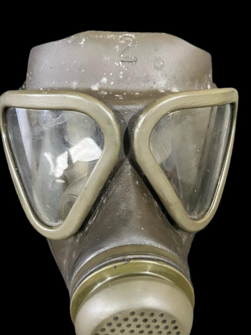 GERMAN AUER M65 GAS MASK AND FILTER — image 2