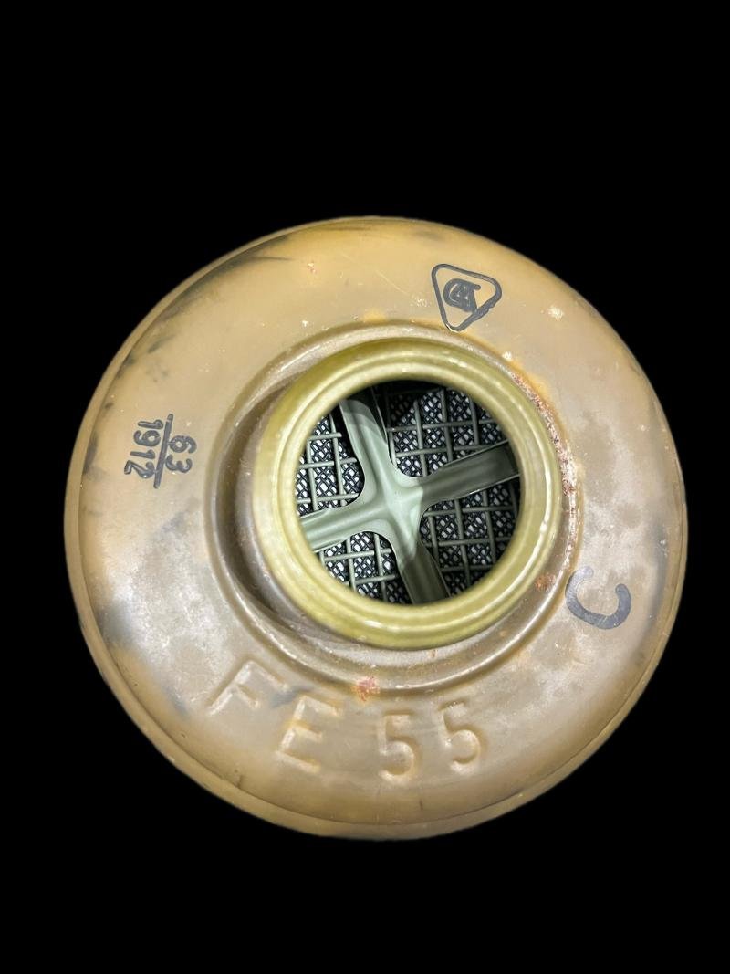 GERMAN AUER M65 GAS MASK AND FILTER — image 3