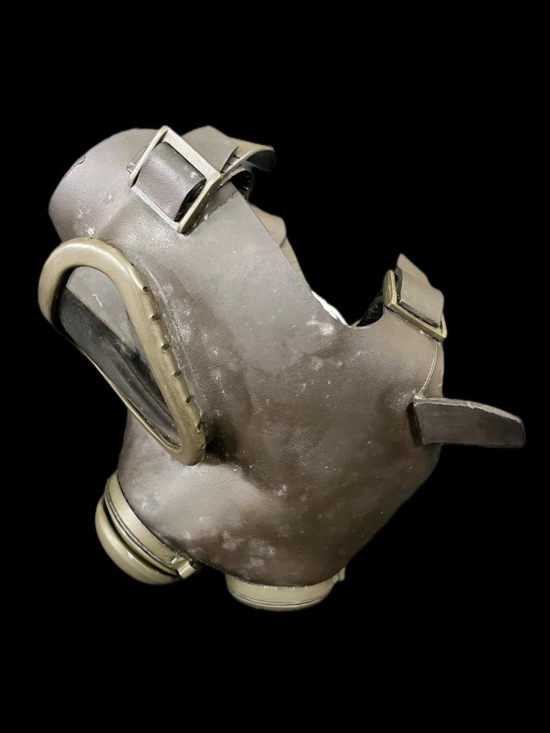 GERMAN AUER M65 GAS MASK AND FILTER — image 4