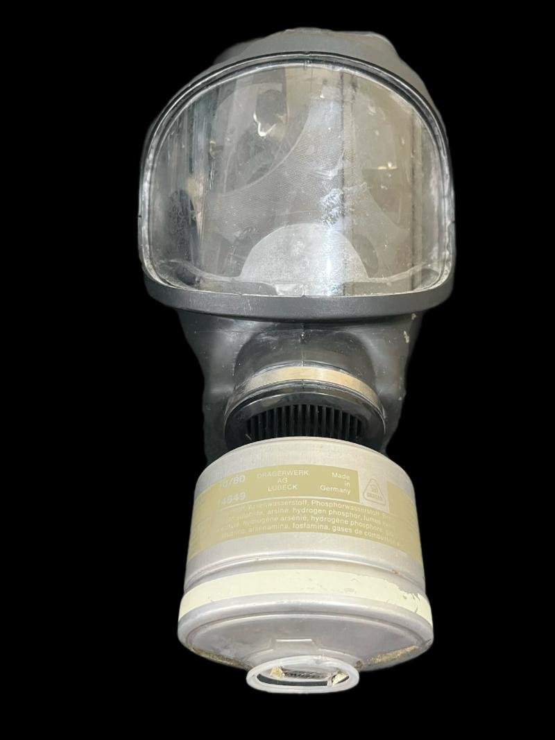 GERMAN AUER MSA 3S GAS MASK WITH FILTER AND CASE — image 2