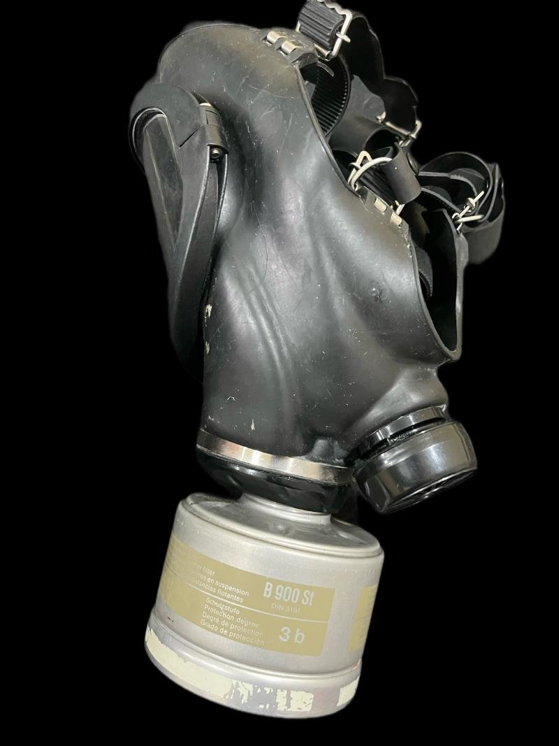 GERMAN AUER MSA 3S GAS MASK WITH FILTER AND CASE — image 3