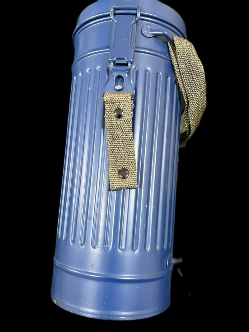 GERMAN AUER Z56 GAS MASK WITH FILTER AND TIN — image 2