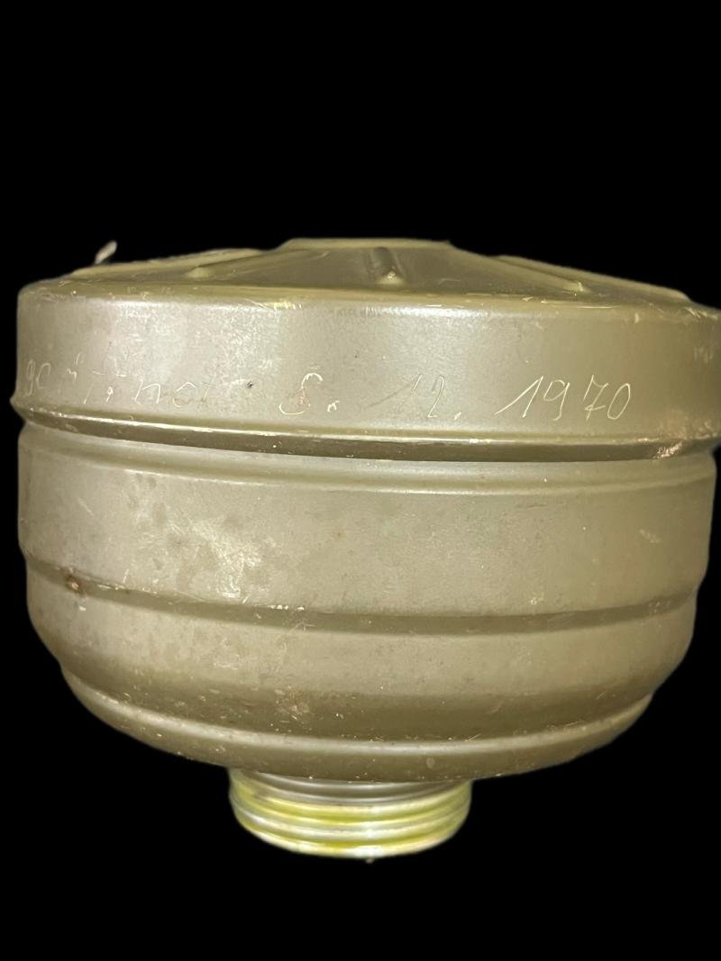 GERMAN AUER Z56 GAS MASK WITH FILTER AND TIN — image 8