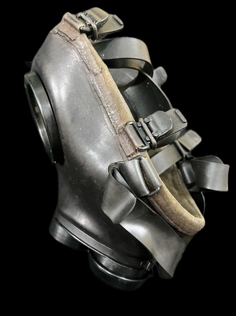 GERMAN DRAEGER GTG GAS MASK — image 3