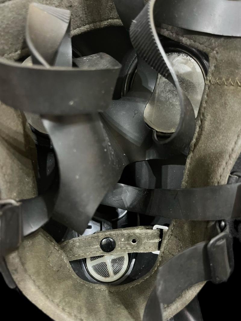 GERMAN DRAEGER GTG GAS MASK — image 4