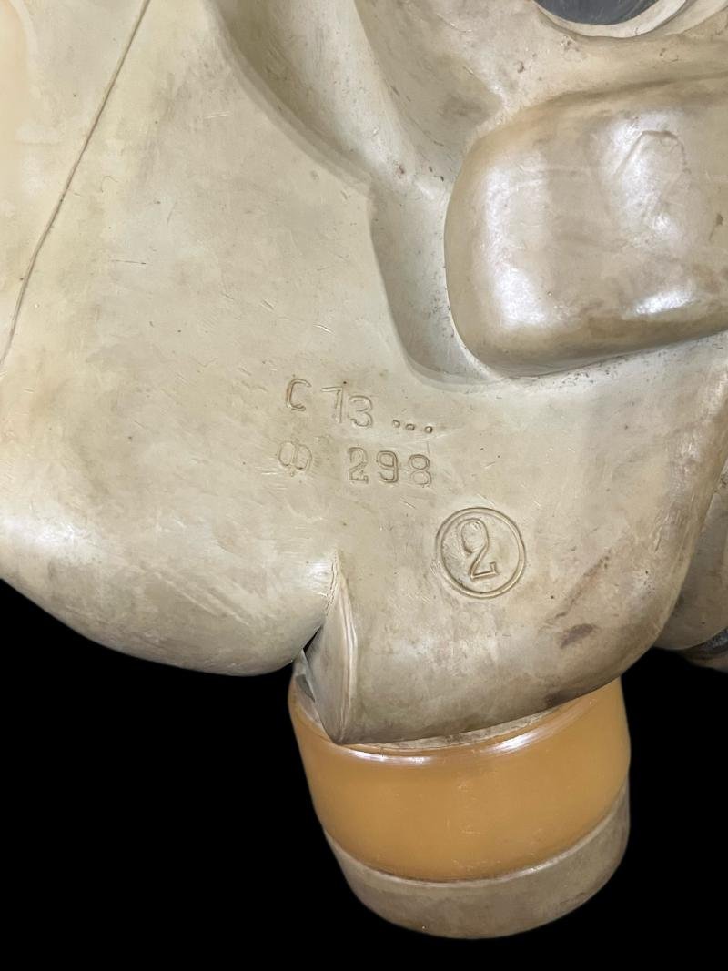 SOVIET PMG-1 GAS MASK — image 2