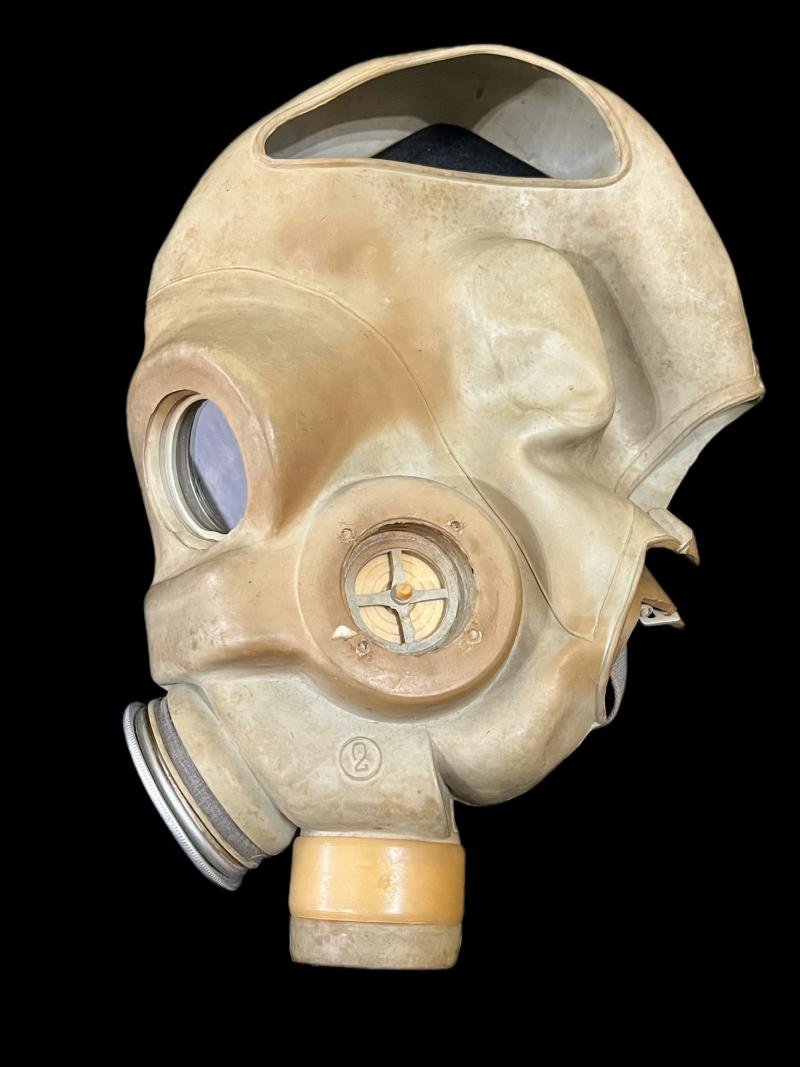 SOVIET PMG-1 GAS MASK — image 3
