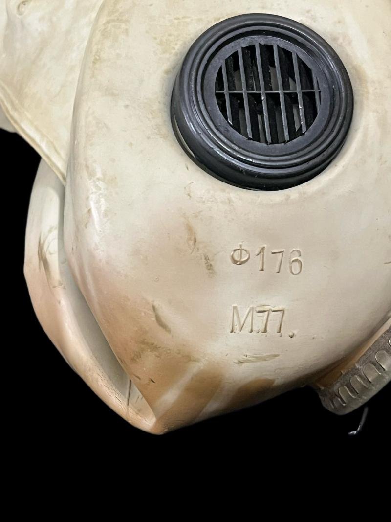 SOVIET PBF GAS MASK — image 4