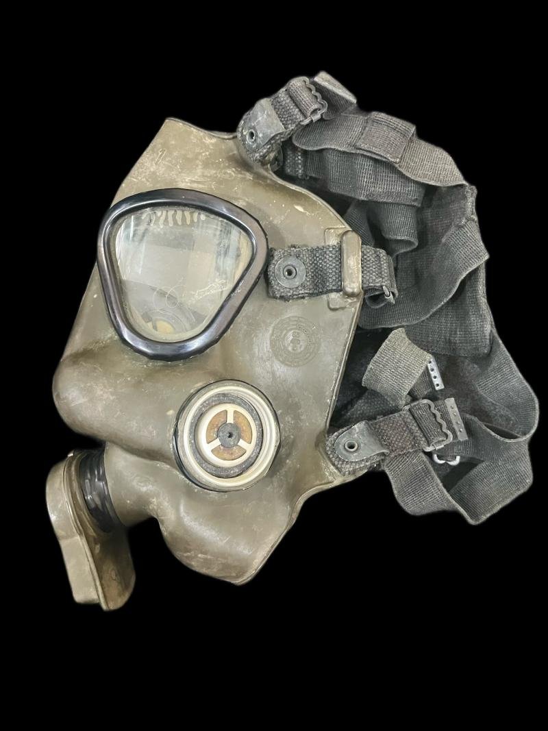 U.S M11 TYPE GAS MASK — image 2