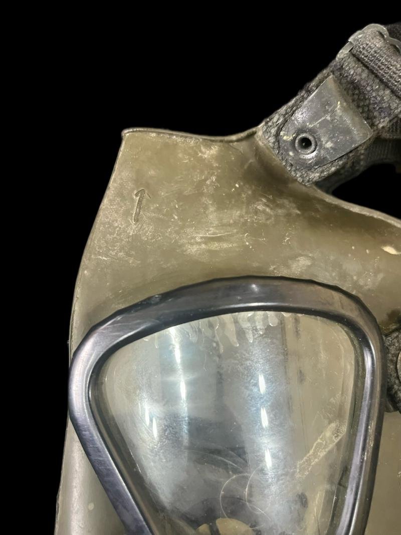 U.S M11 TYPE GAS MASK — image 4