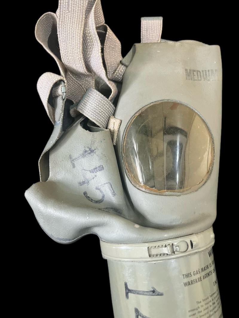 WW2 U.S. M1A2-1-1 NON COMBATANT GASMASK SET — image 5