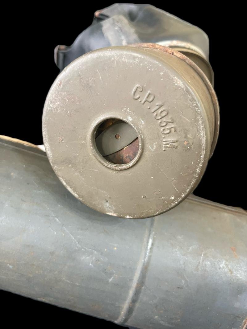 WW2 FRENCH TC-38 GAS MASK WITH FILTER AND TIN — image 4