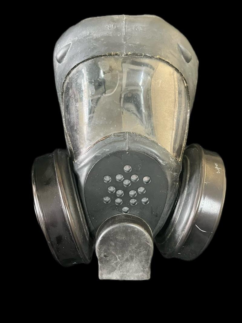 U.S. NAVY ND MARK V GAS MASK WITH BAG — image 3