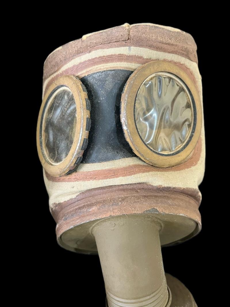 WW2 FRENCH TC-38 GAS MASK WITH FILTER AND PAPER BOX — image 2