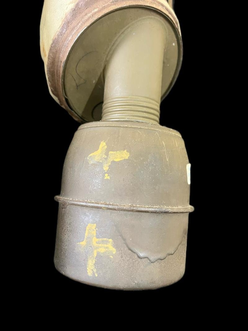 WW2 FRENCH TC-38 GAS MASK WITH FILTER AND PAPER BOX — image 3