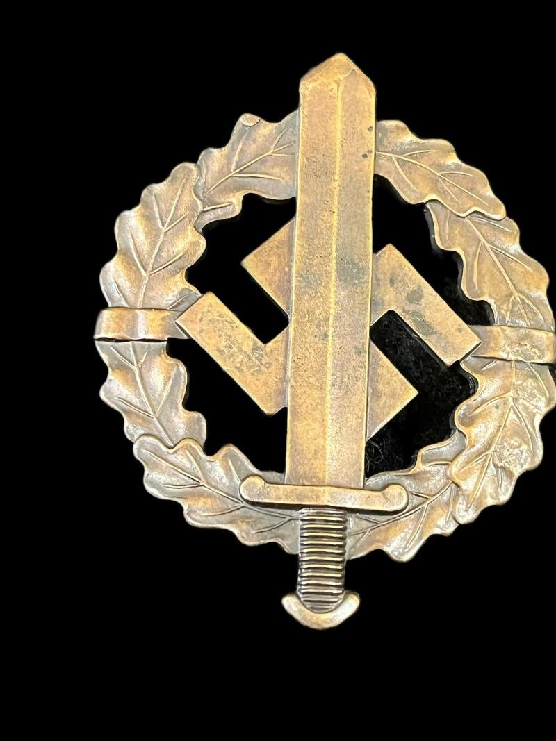 WW2 GERMAN SA SPORTS BADGE IN BRONZE (LOW SERIAL NUMBER) — image 2