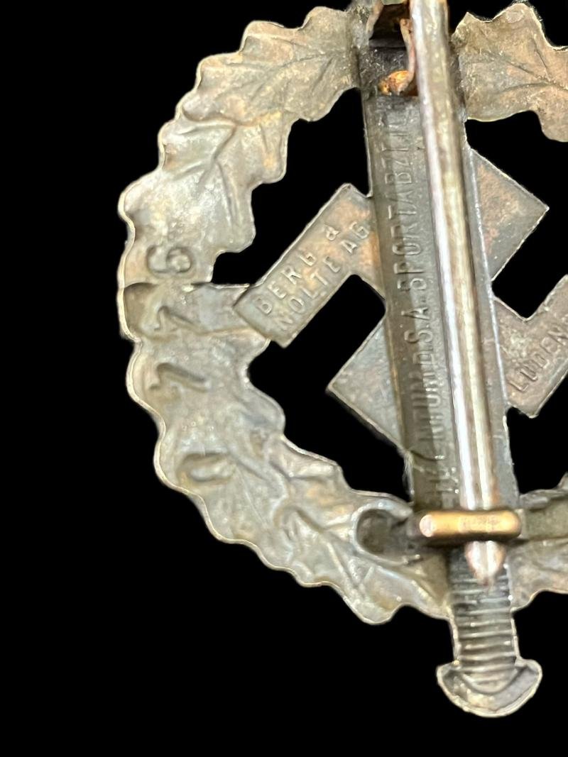 WW2 GERMAN SA SPORTS BADGE IN BRONZE (LOW SERIAL NUMBER) — image 4