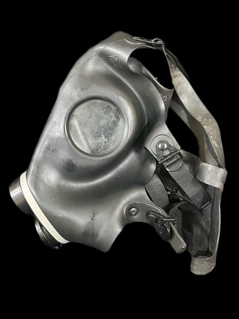 ISRAELI MODEL 4A1 GAS MASK — image 3