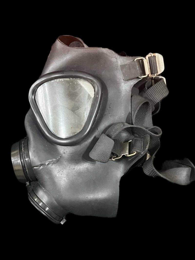 ITALIAN PIRELLI DUOFLEX GAS MASK IN BOX — image 4