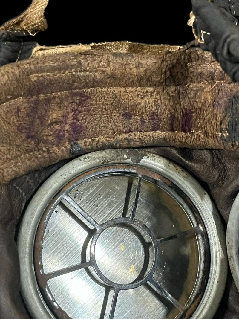 WW1 GERMAN LEATHER GAS MASK AND TIN — image 6
