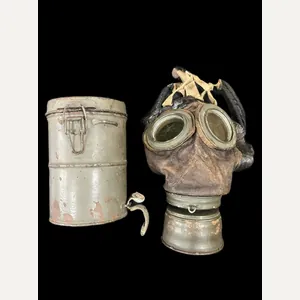 WW1 GERMAN LEATHER GAS MASK AND TIN