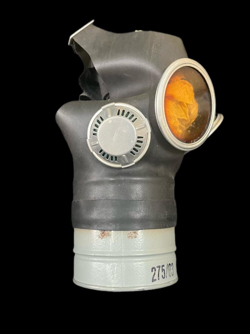 SWEDISH TYPE 32 GAS MASK — image 3