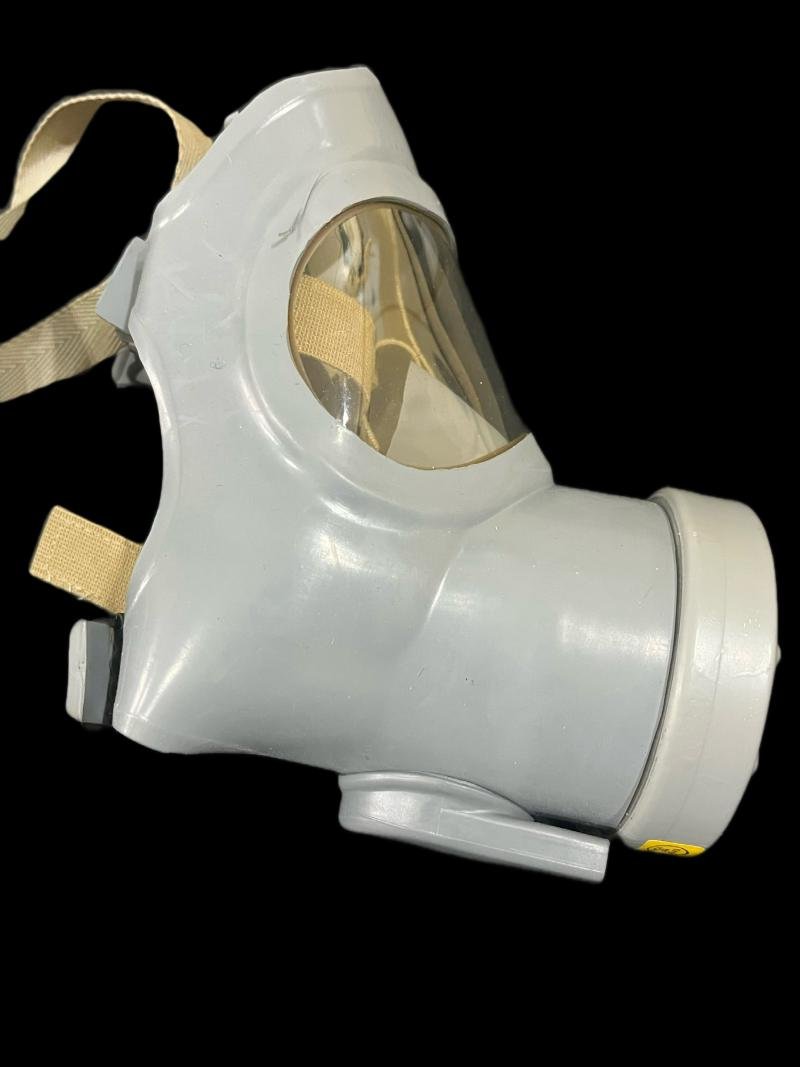 SWEDISH TYPE 33 GAS MASK WITH BOX AND INSTRUCTIONS — image 4