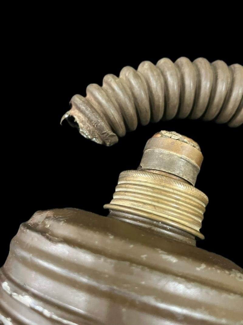 WW2 POLISH WZ.32 GAS MASK WITH HOSE AND FILTER — image 5