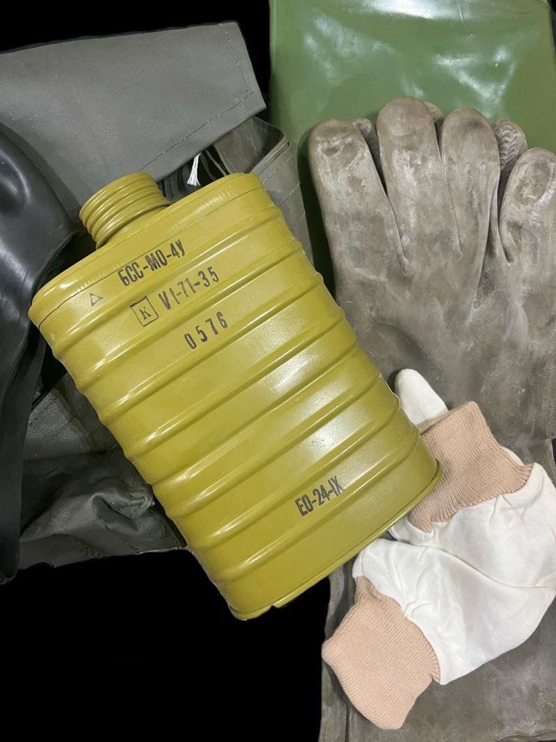 EAST GERMAN GAS MASK SET WITH A SOVIET GP-5 MASK — image 3