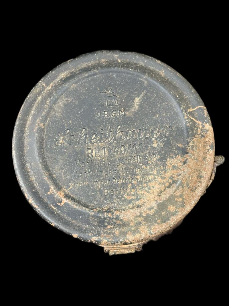 WW2 GERMAN LUFTSCHUTZ VM-37 GAS MASK WITH FILTER AND TIN — image 5