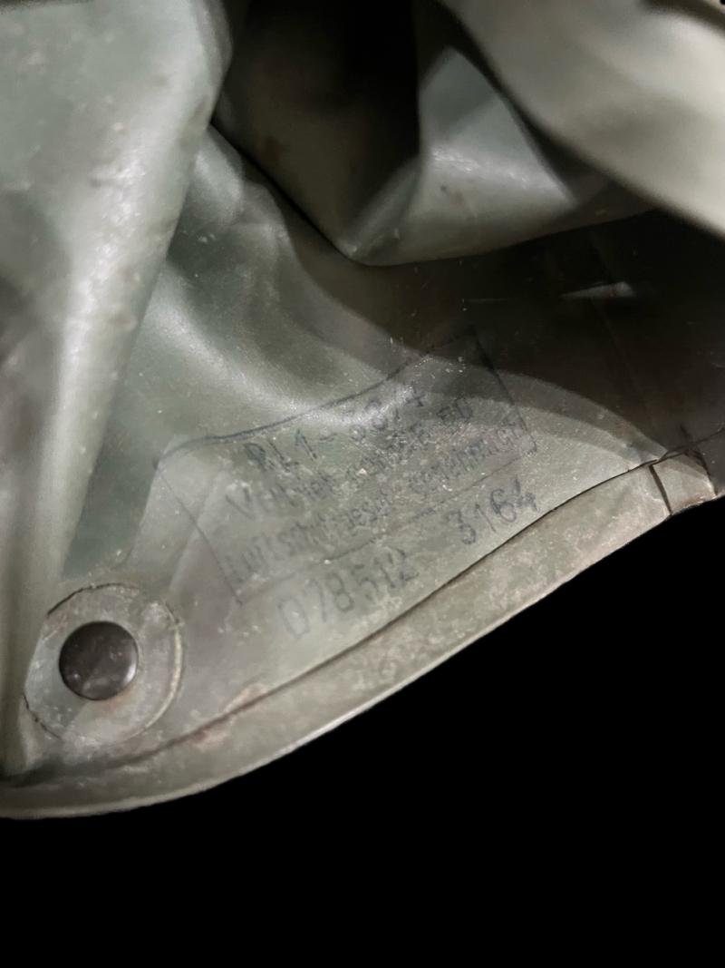 WW2 GERMAN LUFTSCHUTZ VM-37 GAS MASK WITH FILTER AND TIN — image 6