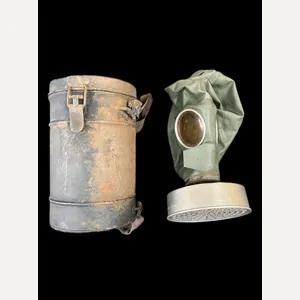 WW2 GERMAN LUFTSCHUTZ VM-37 GAS MASK WITH FILTER AND TIN