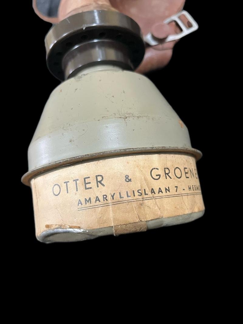 WW2 BELGIAN L.702 GAS MASK WITH FILTER — image 2