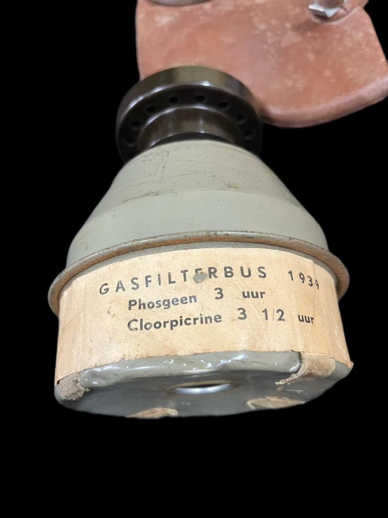WW2 BELGIAN L.702 GAS MASK WITH FILTER — image 5