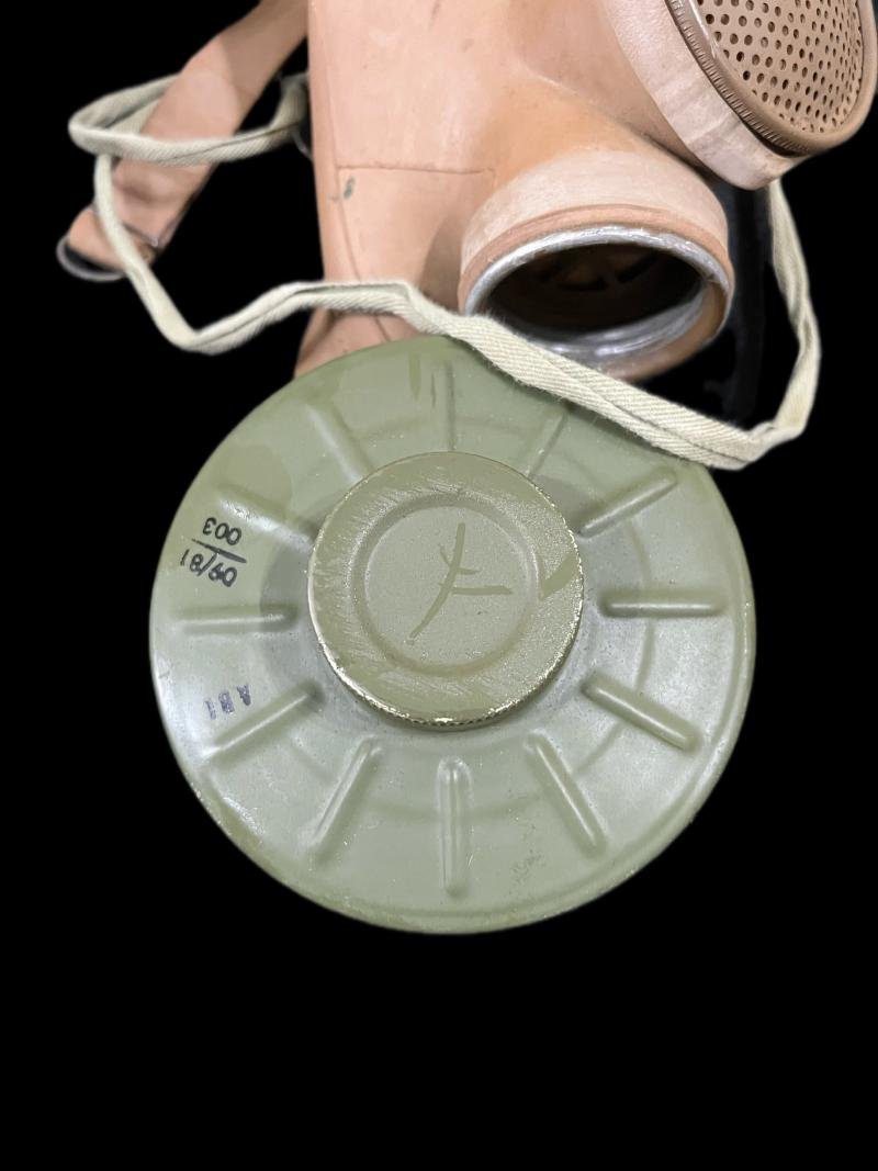 BELGIAN M51 GAS MASK WITH FILTER AND BAG — image 3