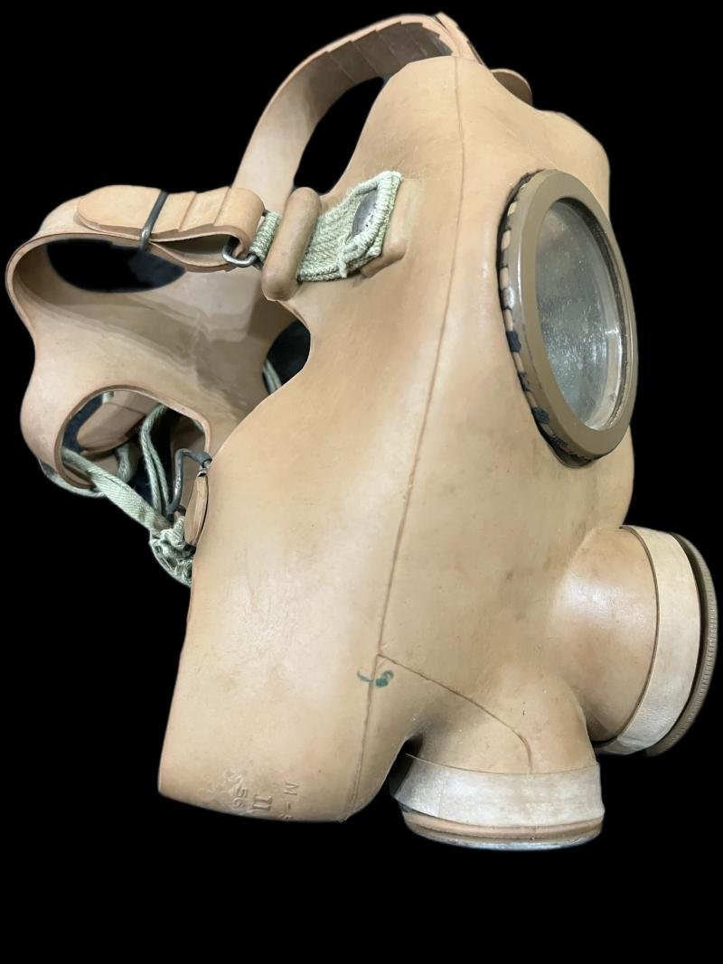 BELGIAN M51 GAS MASK WITH FILTER AND BAG — image 6