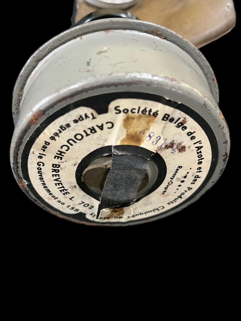 WW2 BELGIAN L.702 GAS MASK WITH FILTER AND TIN — image 5