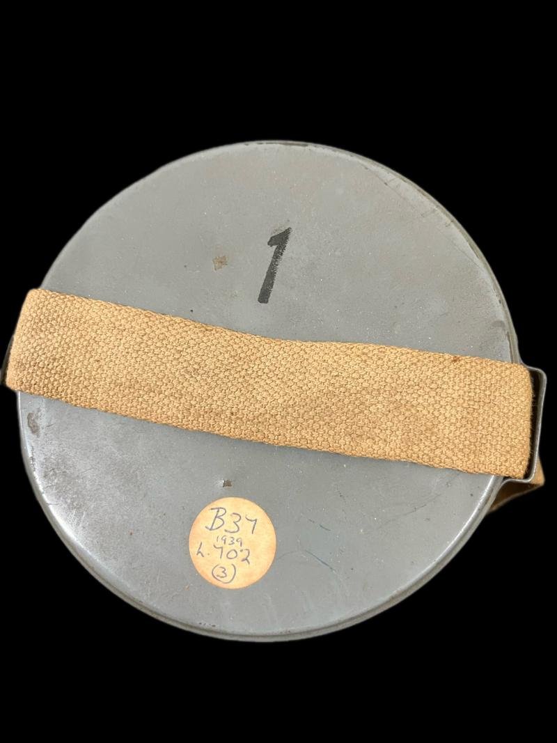 WW2 BELGIAN L.702 GAS MASK WITH FILTER AND TIN — image 7