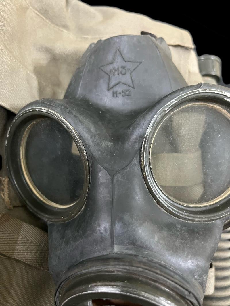 YUGOSLAVIAN M-52 GAS MASK WITH FILTER AND BAG — image 2