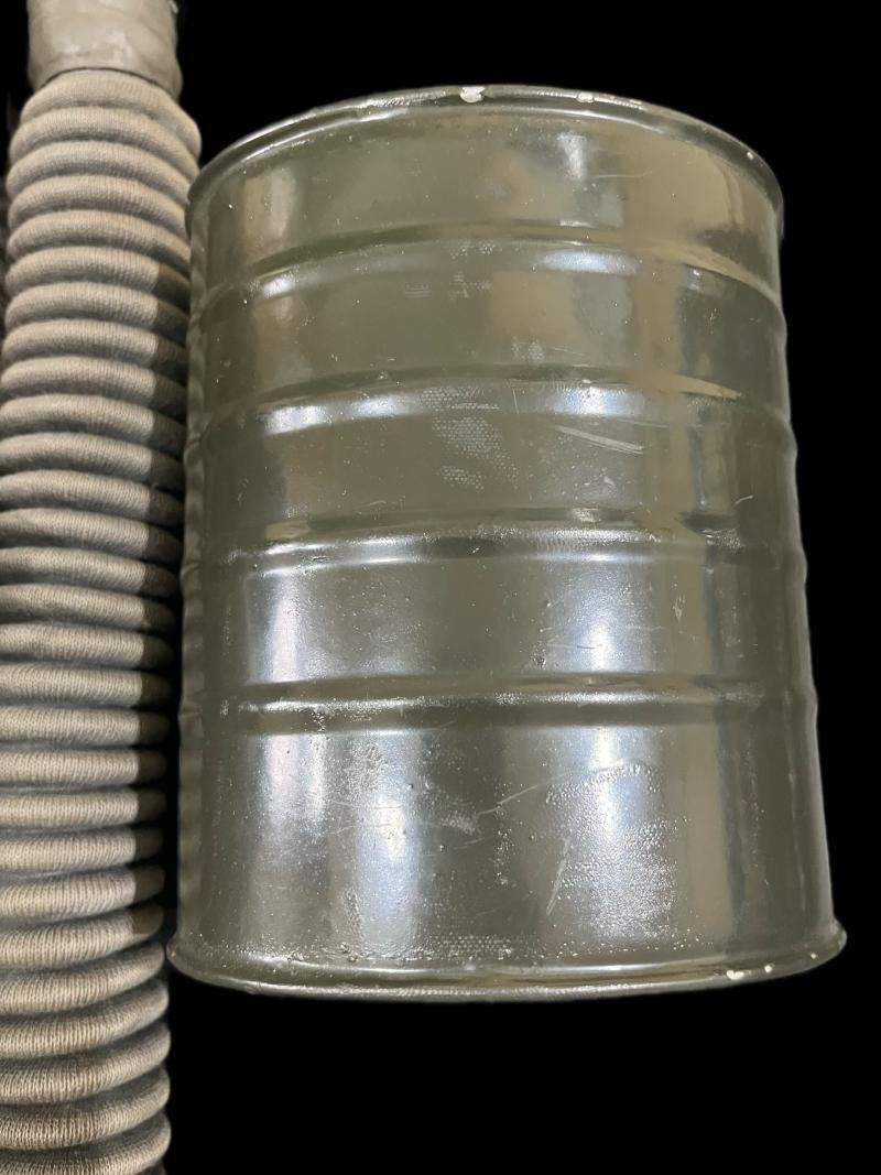 YUGOSLAVIAN M-52 GAS MASK WITH FILTER AND BAG — image 4