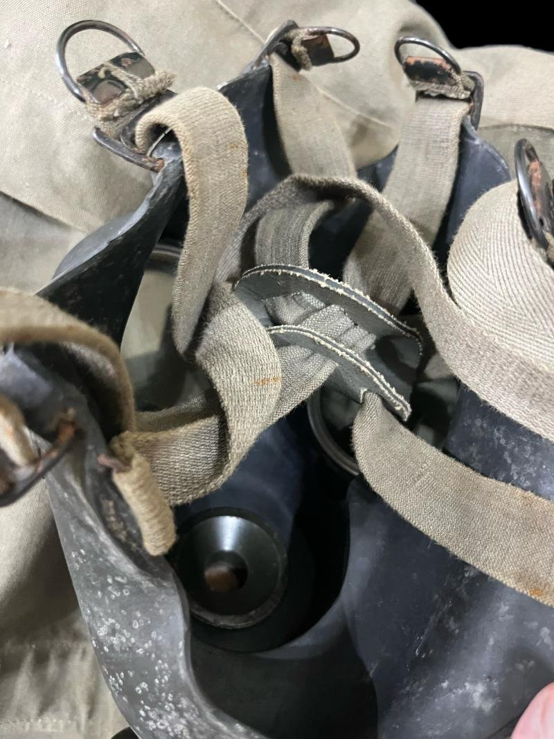 YUGOSLAVIAN M-52 GAS MASK WITH FILTER AND BAG — image 6