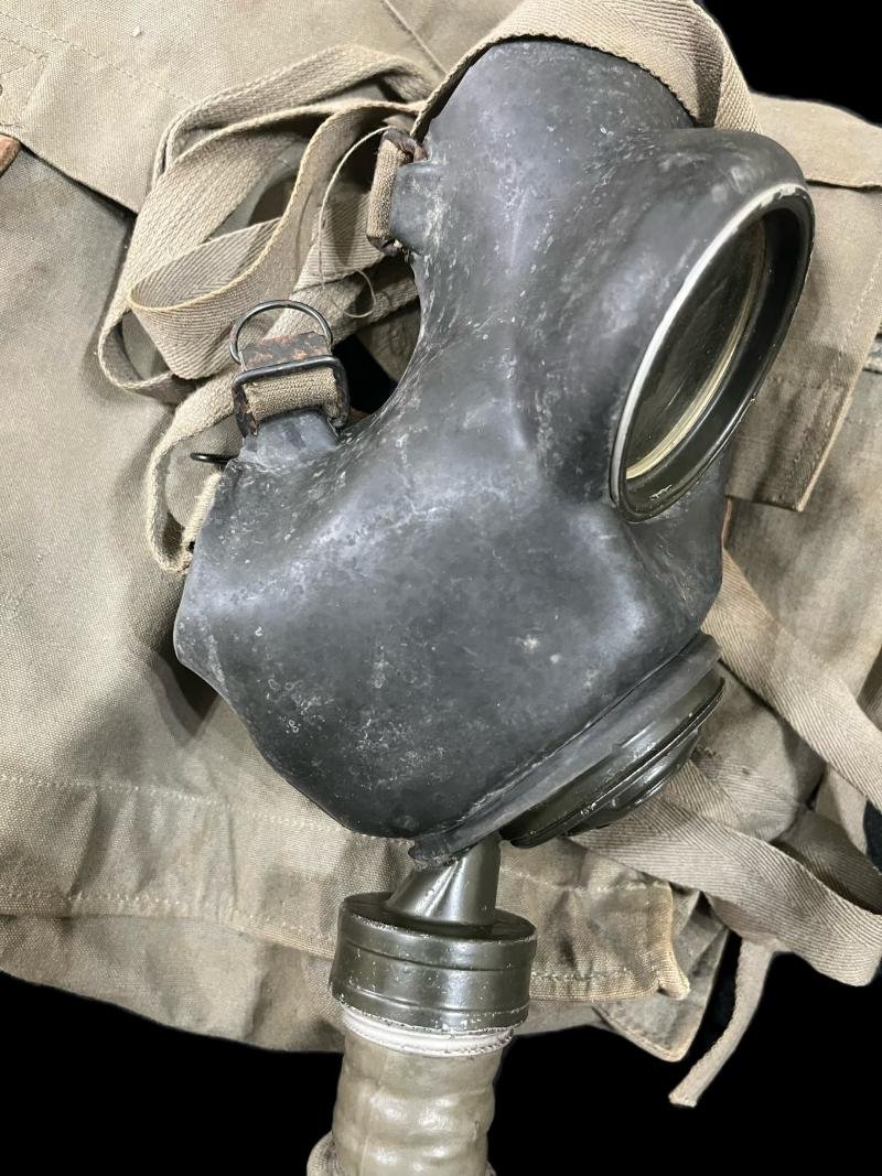YUGOSLAVIAN M-52 GAS MASK WITH FILTER AND BAG — image 7