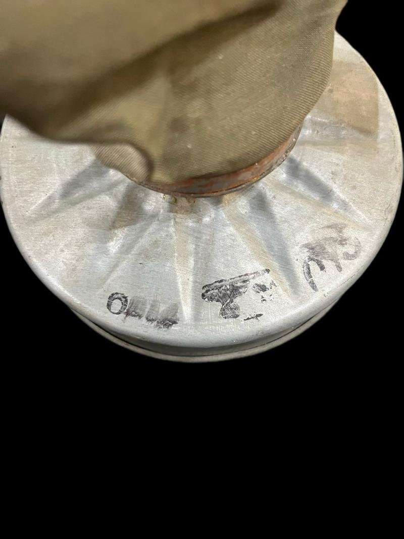 LATE WW2 GERMAN VM-44 GAS MASK WITH INSTRUCTIONS AND BOX — image 5