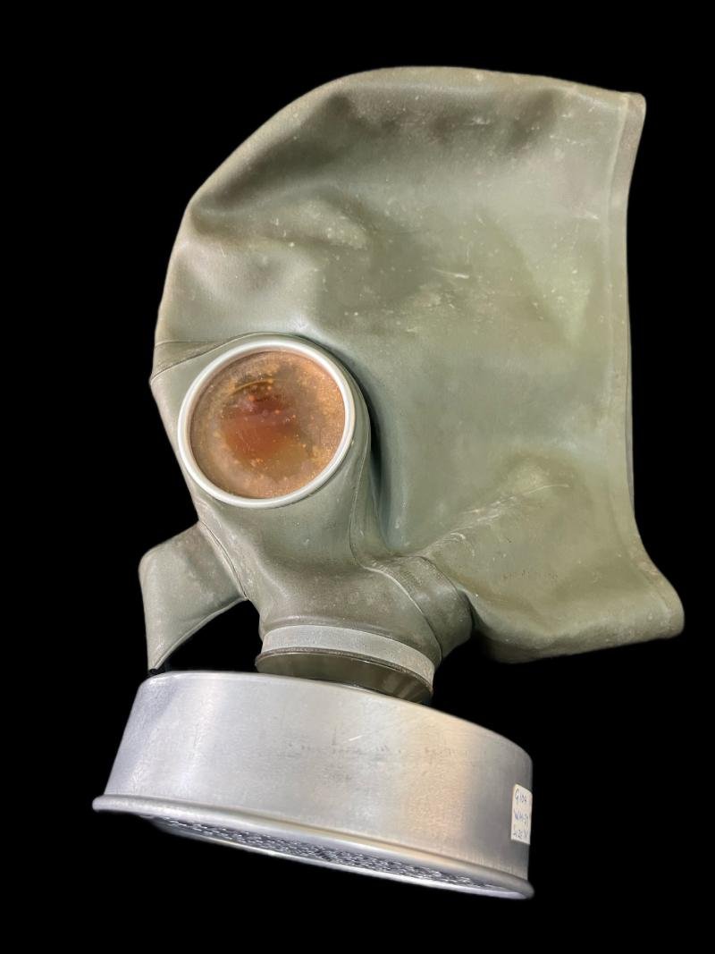WW2 GERMAN VM-37 GAS MASK — image 2