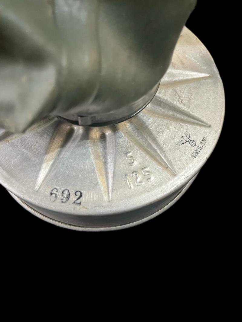 WW2 GERMAN VM-37 GAS MASK AND FILTER — image 2