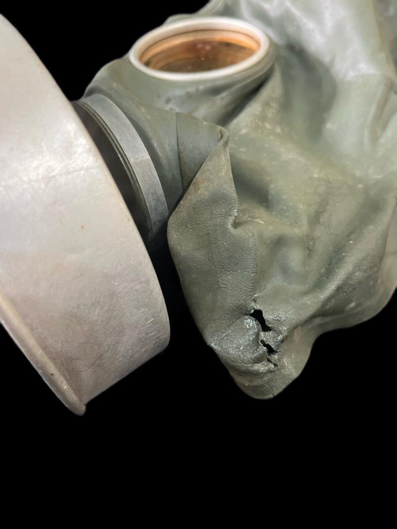 WW2 GERMAN VM-37 GAS MASK AND FILTER — image 3