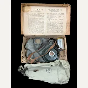 WW2 FINNISH MODEL 39 GAS MASK SET IN BOX
