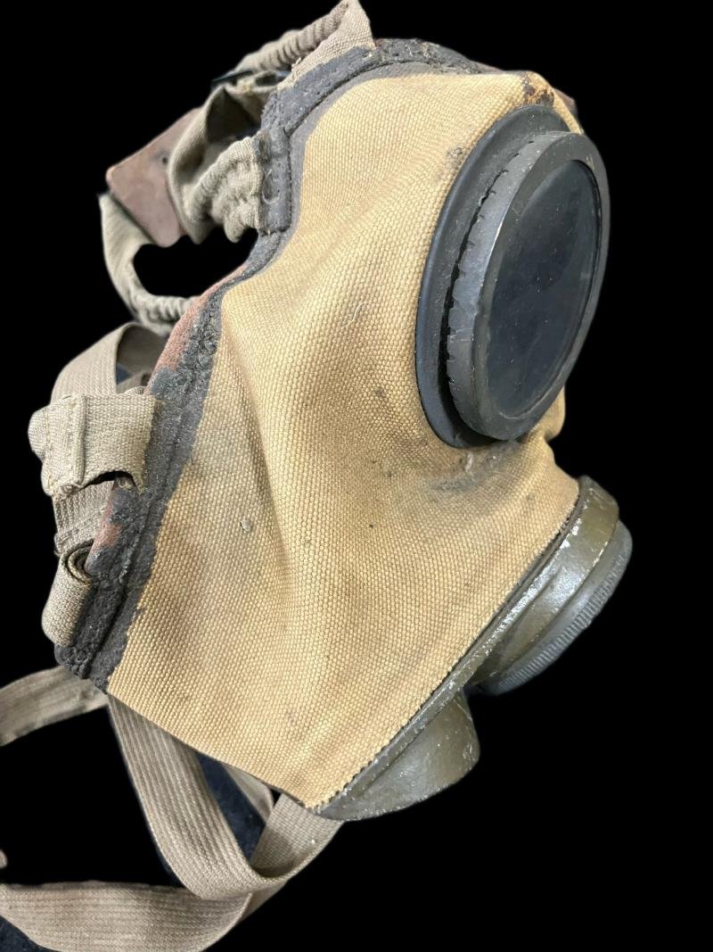WW2 HUNGARIAN 34M GAS MASK — image 3